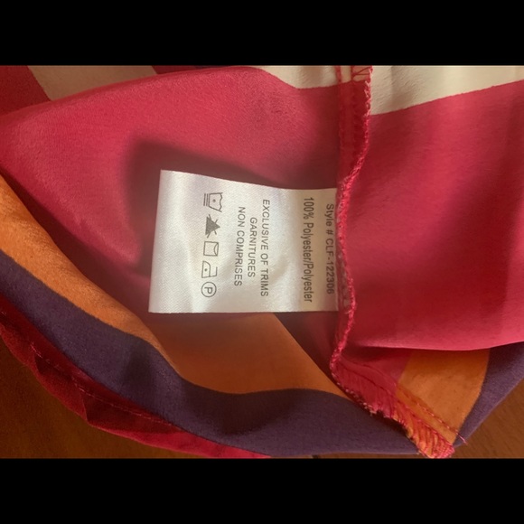 Beautiful multi colored blouse in Medium - Picture 7 of 16